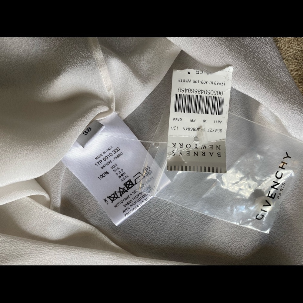 New GIVENCHY
Tie-neck Silk Crepe Blouse White - Picture 9 of 12